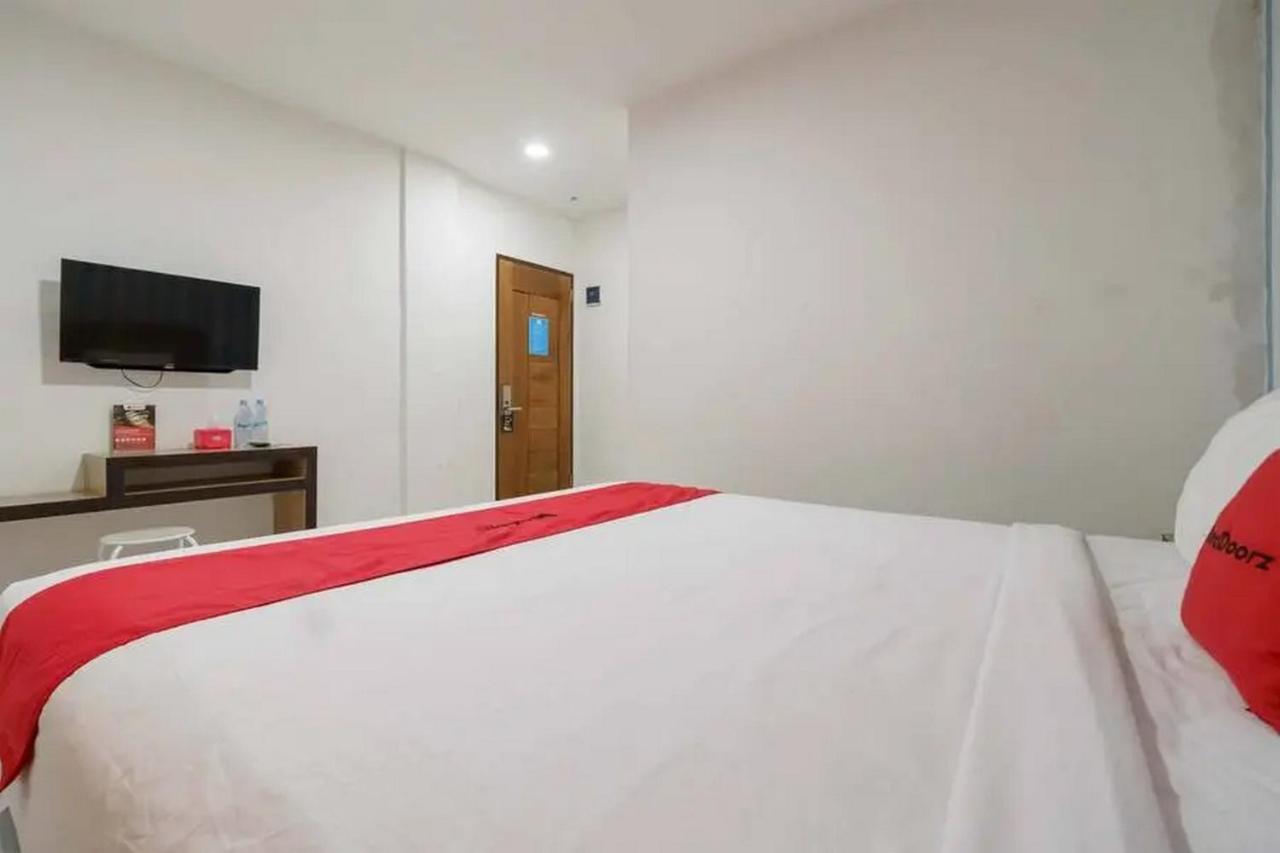 Reddoorz Plus @ Cemara Asri Medan Luaran gambar