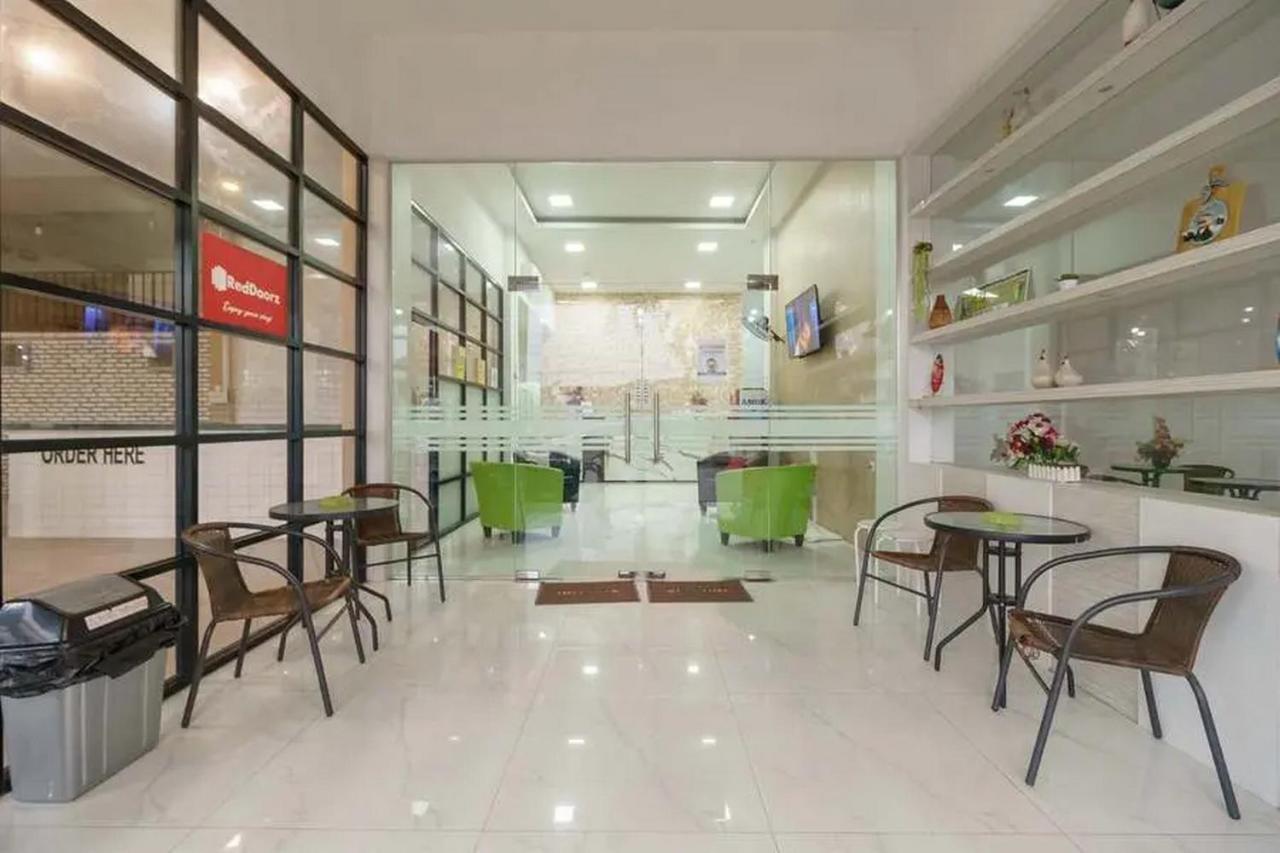 Reddoorz Plus @ Cemara Asri Medan Luaran gambar
