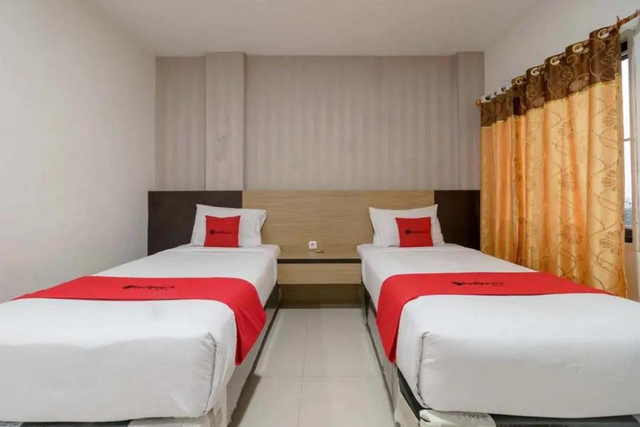 Reddoorz Plus @ Cemara Asri Medan Luaran gambar
