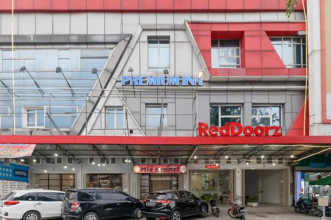 Reddoorz Plus @ Cemara Asri Medan Luaran gambar